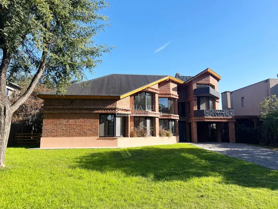 Casa En Venta Al Golf - Apto Crédito - San Isidro Labrador