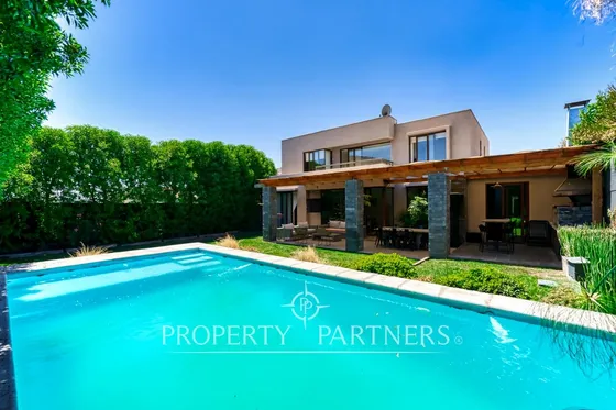 Excelente Casa No Perimetral Con Piscina Y Quincho...