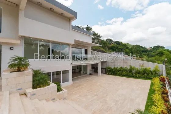 Espectacular Casa En Venta Con 550 M2 De Construcción Y 660 M2 De Terreno En Colinas Del Tamanaco