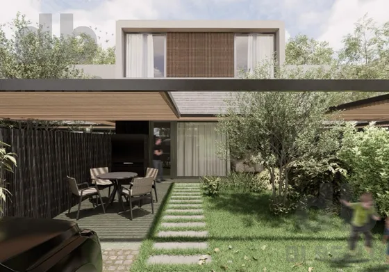 Casa Con Jardin En Barrio Altos Del Casco