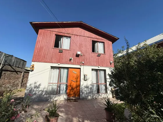 Casa 2 Pisos Aislada, Buena Ubicación (170901)