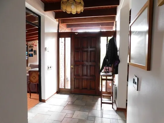 Linda Casa Con 4d Y 3b, En Barrio Tranquilo Y Seguro