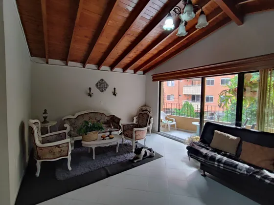 Casa En Venta En Barrio La América. Cod V12591