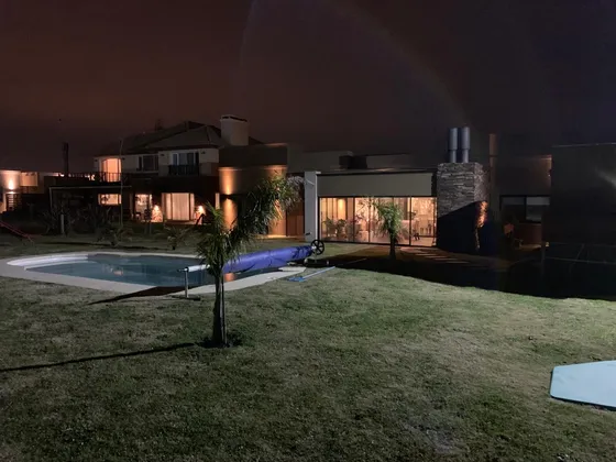 Venta Casa 4 Dormitorios Barrio Privado La Tahona