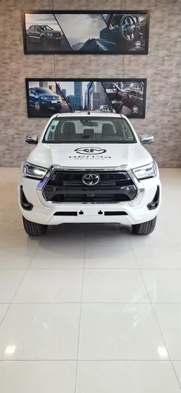 Toyota Hilux Pick-up Hilux 4x4 Dc Srx 2.8 Tdi 6 Mt