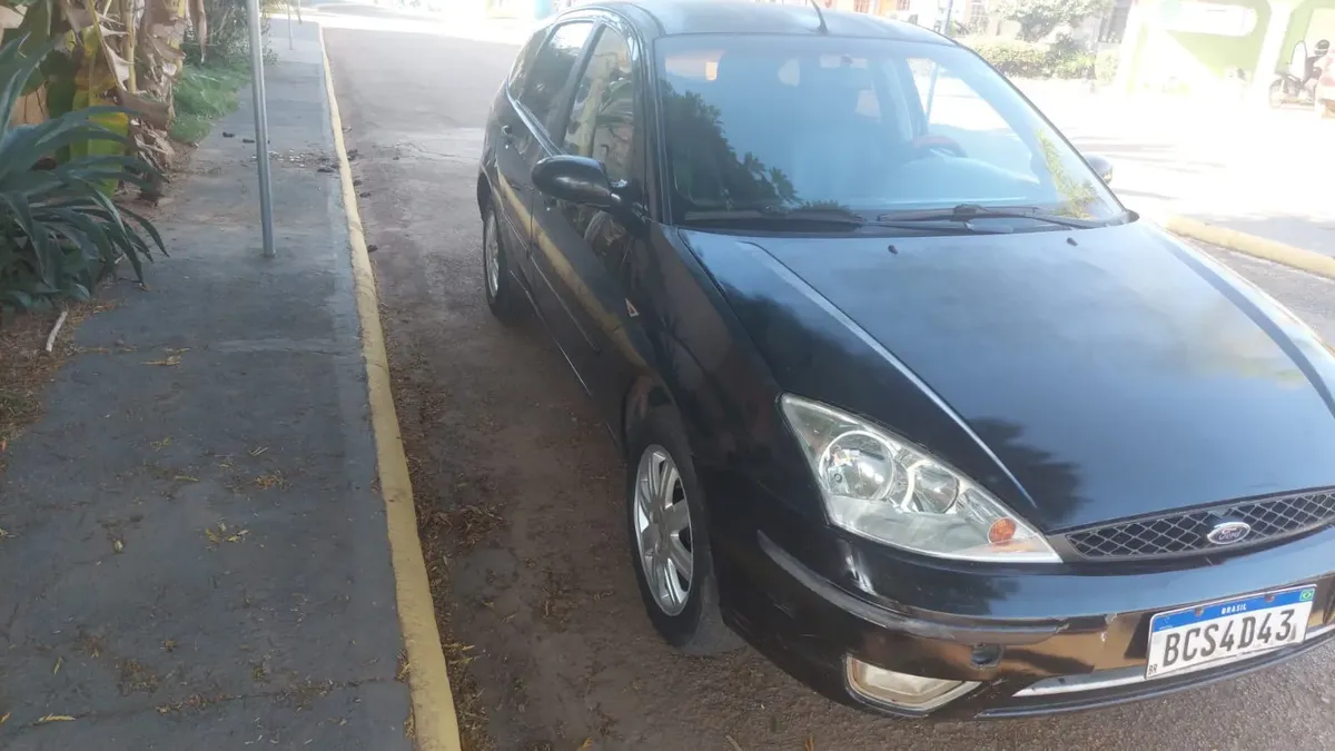 Ford Focus 2005 2.0 Ghia Aut. 5p — foto 2