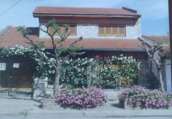 Casa En Venta -  3 Dormitorios  2 Baños - 180mts2 - Necochea