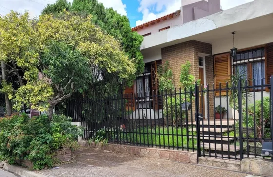 Venta Casa Morón 4 Ambientes Permuta 