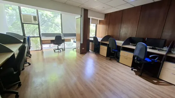 Oportunidad 125mts, 5 Privados, 9 Estaciones Trabajo, 2baños