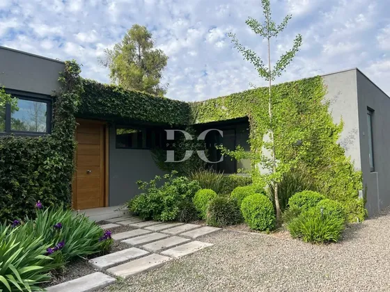 Casa En Arriendo De 3d Mas Servicio,chicureo Poniente,colina