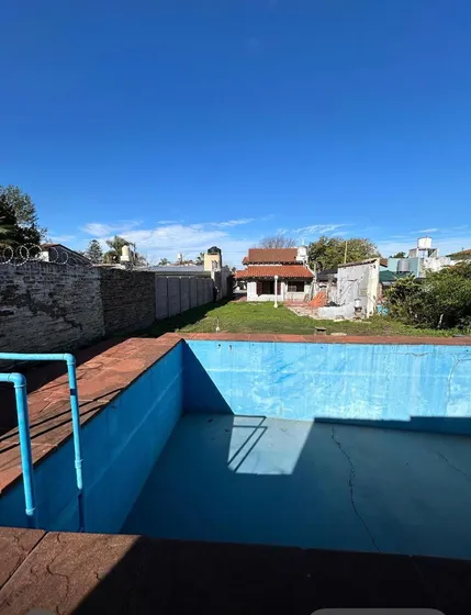 Casa 3 Ambientes A Reciclar Con Jardin Parrilla Garaje En Castelar