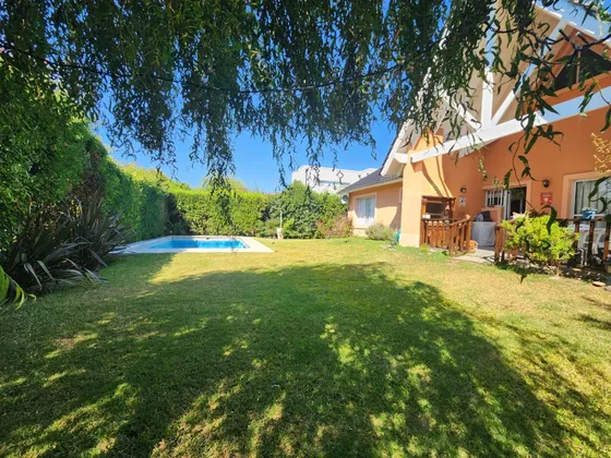 Casa En Alquiler Con Muebles En Benavidez Greens