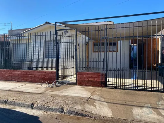 Amplia Casa Con Diseño Moderno (169168)