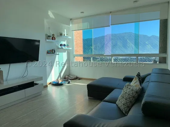 Hermoso, Totalmente Remodelado Apartamento En Venta En Lomas Del Sol 25-4711