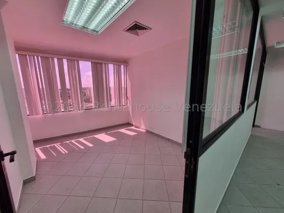 Maritza Lucena Tiene Linda Oficina En Alquiler, En Torre Importante Del Este De Barquisimeto, Es Acogedora Con Vista Panorámica, Dos Oficinas, Vigilancia 24/7.