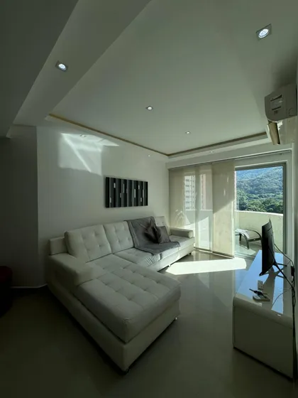 Venta De Hermoso E Impecable Apartamento En Las Chimeneas Amoblado Cod 265786