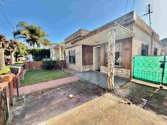 Venta Casa 3 Ambientes Patio Y Cochera Berazategui