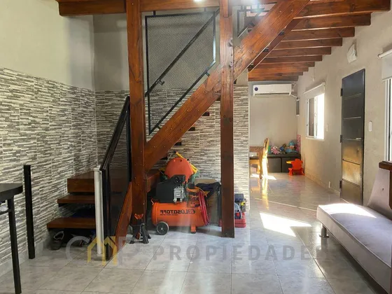 Casa En Venta - Garin - 2 Dormitorios - Jardin - Posibilidad De Tomar Vehiculo En Parte De Pago