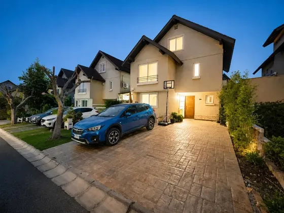Espectacular Casa En Venta De 3 Dorm. En Peñalolén