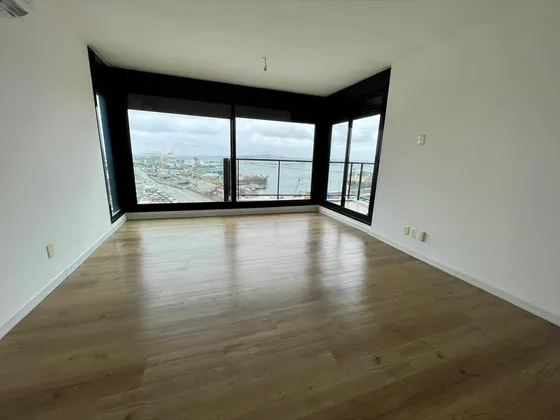 Venta Apto  Piso Alto Con Vista Al Puerto Con Renta.