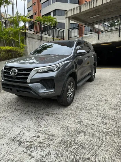 Toyota Fortuner 2.7