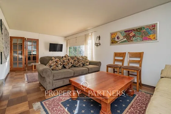 Casa Con Potencial Para Remodelar Y Extenso Terren...