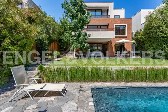 Mediterránea En Condominio, Con Buena Conectividad