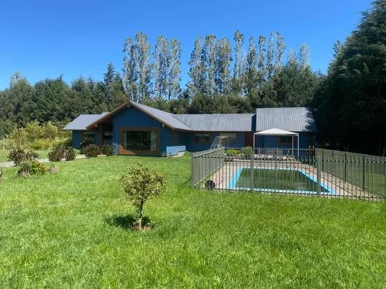 Hermosa Casa + Quincho Y Piscina