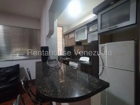 Lebrun 25-22110 Acogedor Apartamento Listo Para Habitar, Cuenta Con Sala Comedor, Cocina Remodelada Estilo Concepto Abierto, Comoda Habitacion Con Su Baño Incorporado.