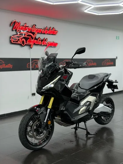 Honda X-adv 750