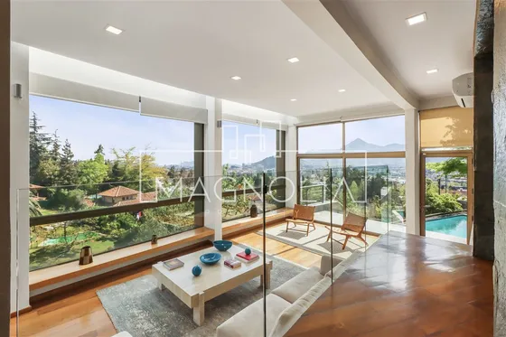 Casa En Arriendo De 6 Dorm. En Las Condes