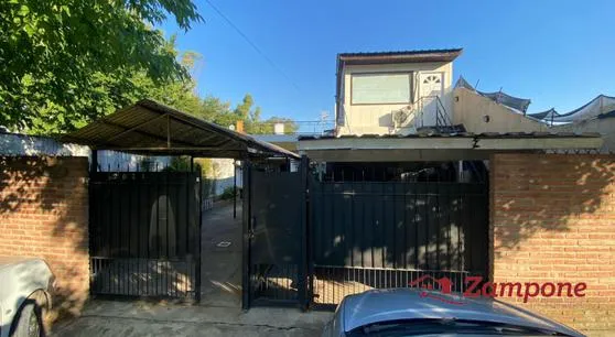 Venta Casa 5 Amb. Con Amplio Jardín, Pileta  Y Quincho      Depto  3 Amb En 1° Piso