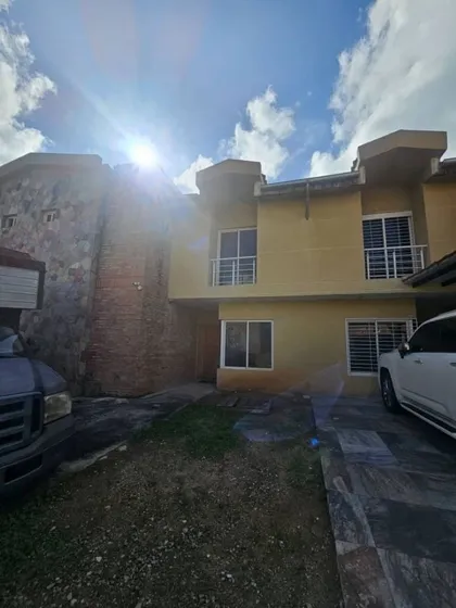 En Venta Townhouse Obra Blanca En Hoyo 5, Villas De San Diego Country Club, Valencia.