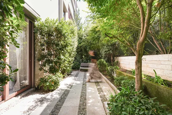 Elegante Dúplex Con Jardín En Calle Espoz