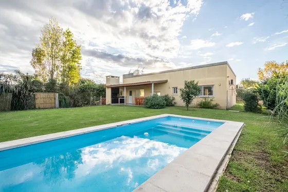 Casa En Venta Pb Lote 590m2 5amb 3dor 2baños 3cocheras Fondo Pileta Parrilla Galería Lavadero