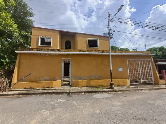 Beraca 008 Venta De Townhouse En Obra Gis, En El Piñal, El Limon