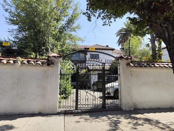 Casa En Venta De 10 Dorm. En Ñuñoa
