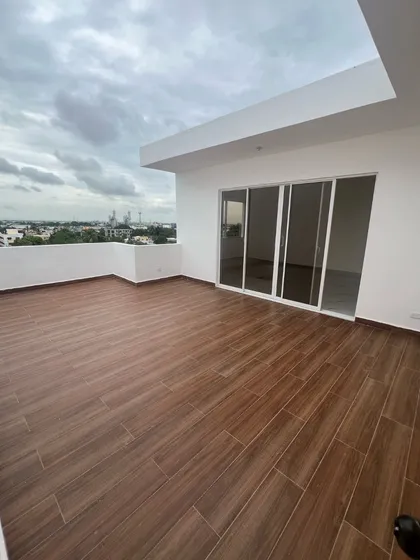 Penthouse De 3 Habitaciones En El Ensanche Ozama 4to Piso Sin Ascensor Cosnta De 250 Metros Y Terraza