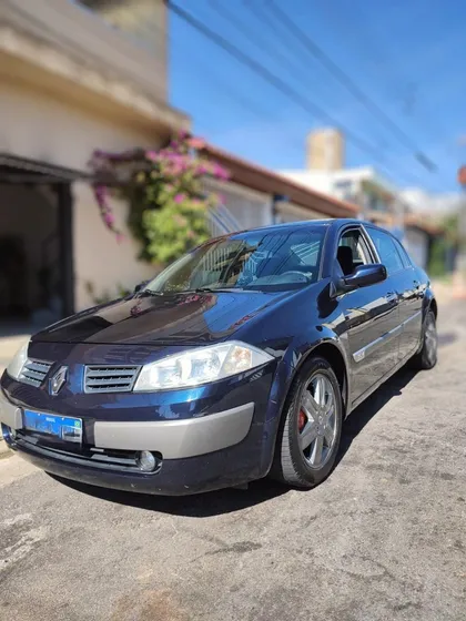 Renault Megane 1.6 Dynamique Hi-flex 4p