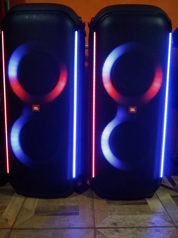 Jbl Partybox 710 Luces Integradas Y Graves Extraprofundos Color Negro