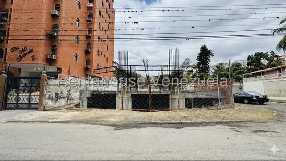 Oportunidad De Inversión Se Vende Terreno Con Excelente Ubicación Urb La Soledad, Maracay 26-16686 Hc