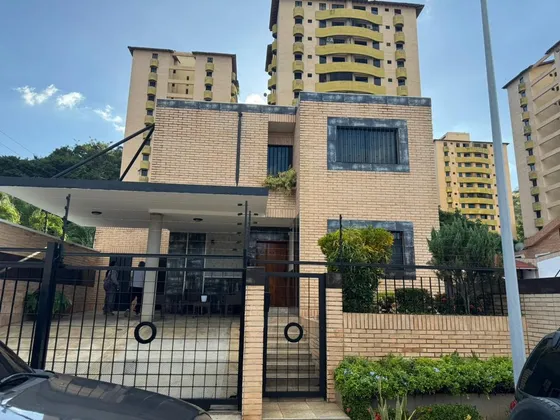 Maritza Lopez Vende Casa Amoblada En Parque Mirador, Valencia 
