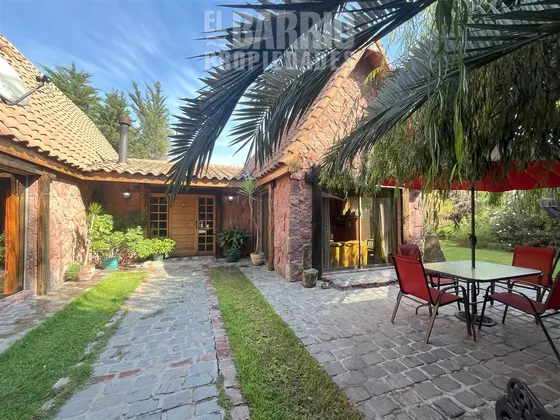 Casa En Venta De 4 Dorm. En Colina
