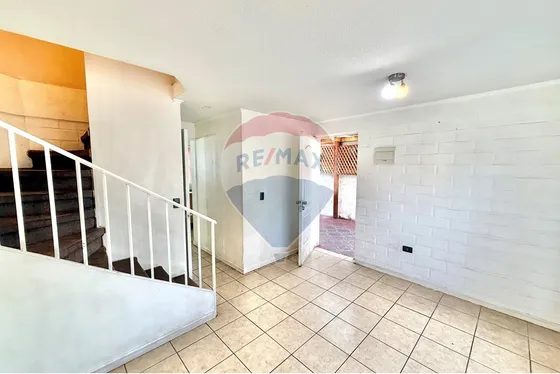 Casa Con Patio Y Estacionamiento En Padre Hurtado