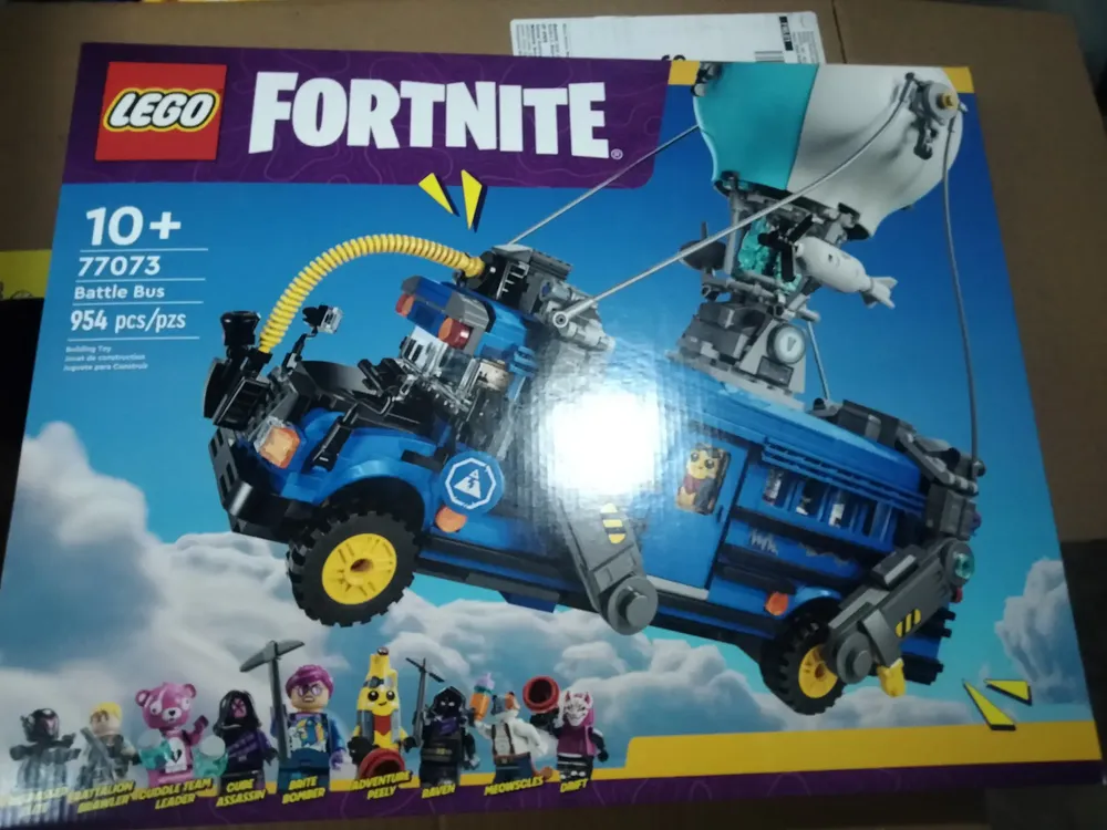 Lego Fortnite Battle Bus 77073 - Versão do personagem Brilliant