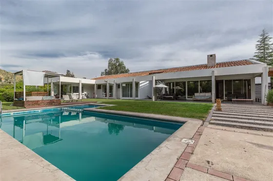 Casa En Venta De 4 Dorm. En Colina