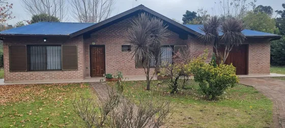 Casa Quinta En Venta 4 Ambientes González Catan Con Jardin Y Pileta