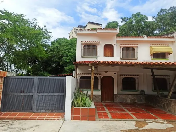 Grey Zuloaga Y Javier Philip Inzitu Realtors  Venden Townhouse En Valles De Camoruco Valencia  Carabobo Venezuela
