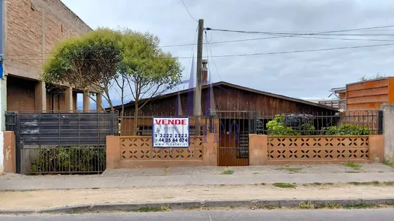 Casa Con Amplio Terreno En Avenida Principal De Quintero