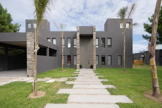 Casa En Venta - 6 Dormitorios 5 Baños - Pinamar